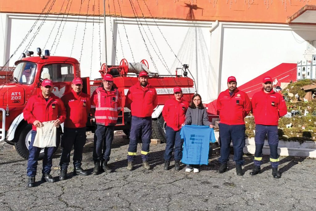 Grupo UniJovem organizou jantar de Natal e entregou donativo aos Bombeiros Grupo UniJovem organizou jantar de Natal e entregou donativo aos Bombeiros